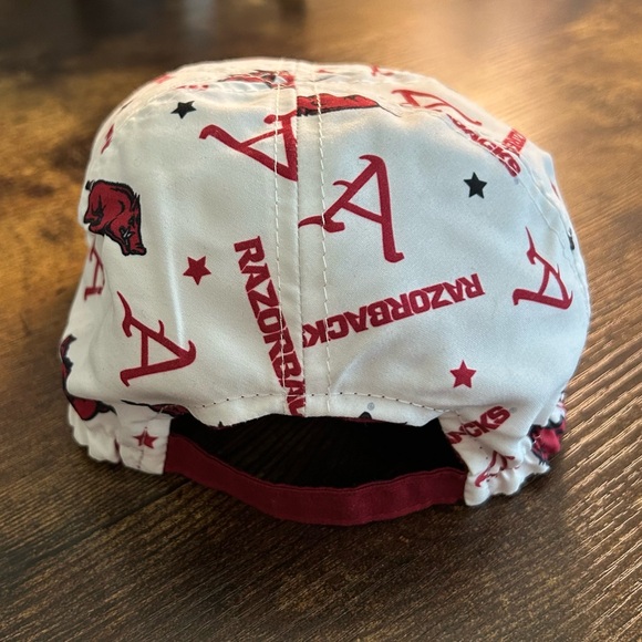 Infant Reversible Razorback hat - Picture 5 of 7